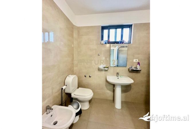 Shtepi me qera Apartament ne Tirane, 2+1, Mobilimi E mobiluar, Pagesa 550  Euro.