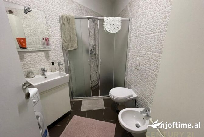Shtepi me qera Apartament ne Tirane, 1+1, Mobilimi E mobiluar, Pagesa 500  Euro.