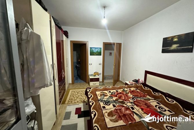 Shtepi ne shitje Apartament ne Tirane, 2+1, Mobilimi Bosh, pa mobiluar, Pagesa 130,000  Euro.