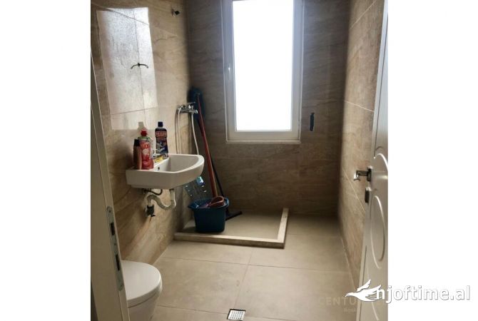 Shtepi me qera Apartament ne Tirane, 2+1, Mobilimi E mobiluar, Pagesa 600  Euro.