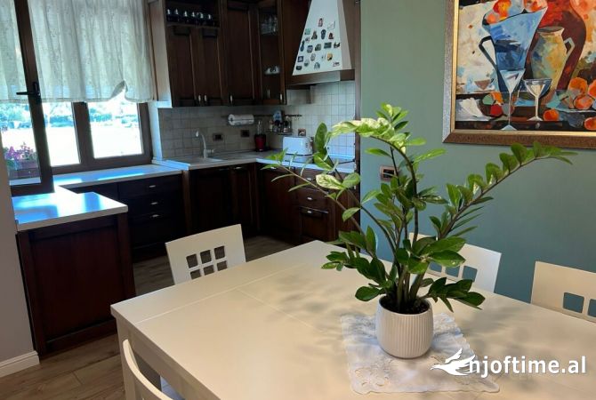 Shtepi me qera 3+1 ne Tirane - 1,650 Euro