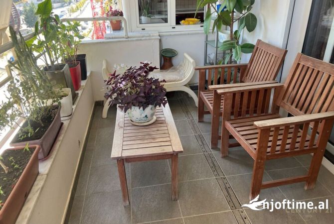 Shtepi me qera Apartament ne Tirane, 3+1, Mobilimi E mobiluar, Pagesa 1,650  Euro.