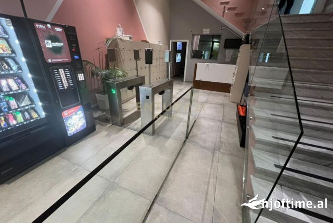 Ambient biznesi me qera 3+1 ne Tirane - 7,000 Euro