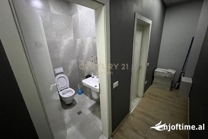 Zyre per Qira ne Rruga e Dibres, Tirane - 7000Euro | 140 m2