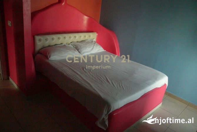 Ambient biznesi me qera 5+1 ne Tirane - 2,200 Euro