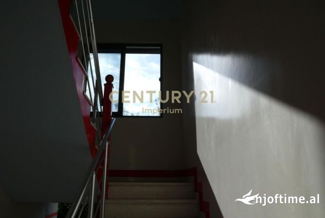 Hotel per Qira prane Liqenit te Tiranes!