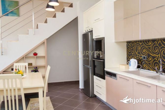 Shtepi me qera Duplex(shtepi me 2 kate) ne Tirane, 2+1, Mobilimi E mobiluar, Pagesa 900  Euro.