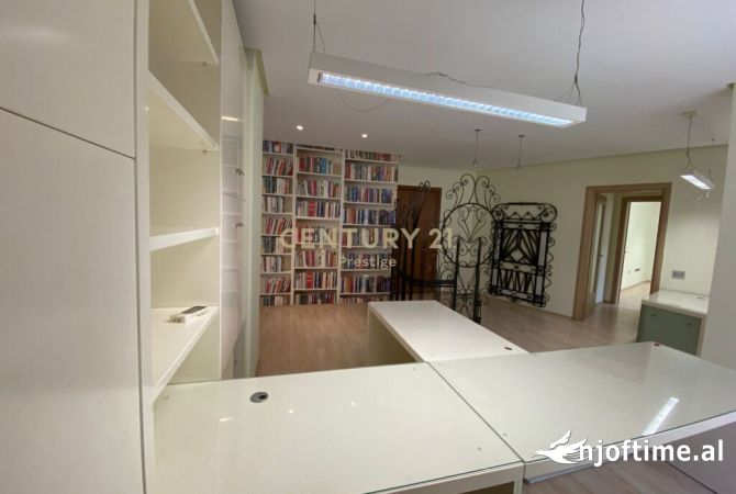 Ambient biznesi me qera 3+1 ne Tirane - 600 Euro