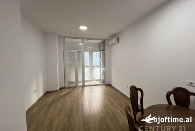 Ambient biznesi me qera 3+1 ne Tirane - 700 Euro