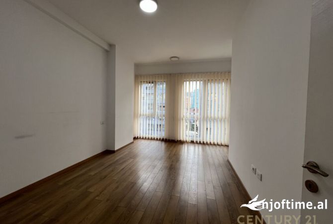 Ambient biznesi me qera 3+1 ne Tirane - 700 Euro