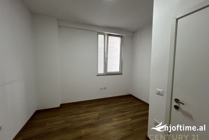 Ambient biznesi me qera 3+1 ne Tirane - 700 Euro