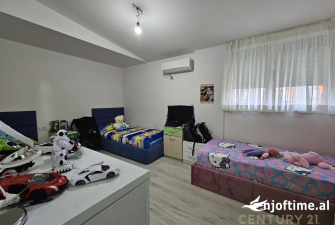 Shtepi ne shitje Apartament ne Tirane, 2+1, Mobilimi E mobiluar, Pagesa 160,000  Euro.