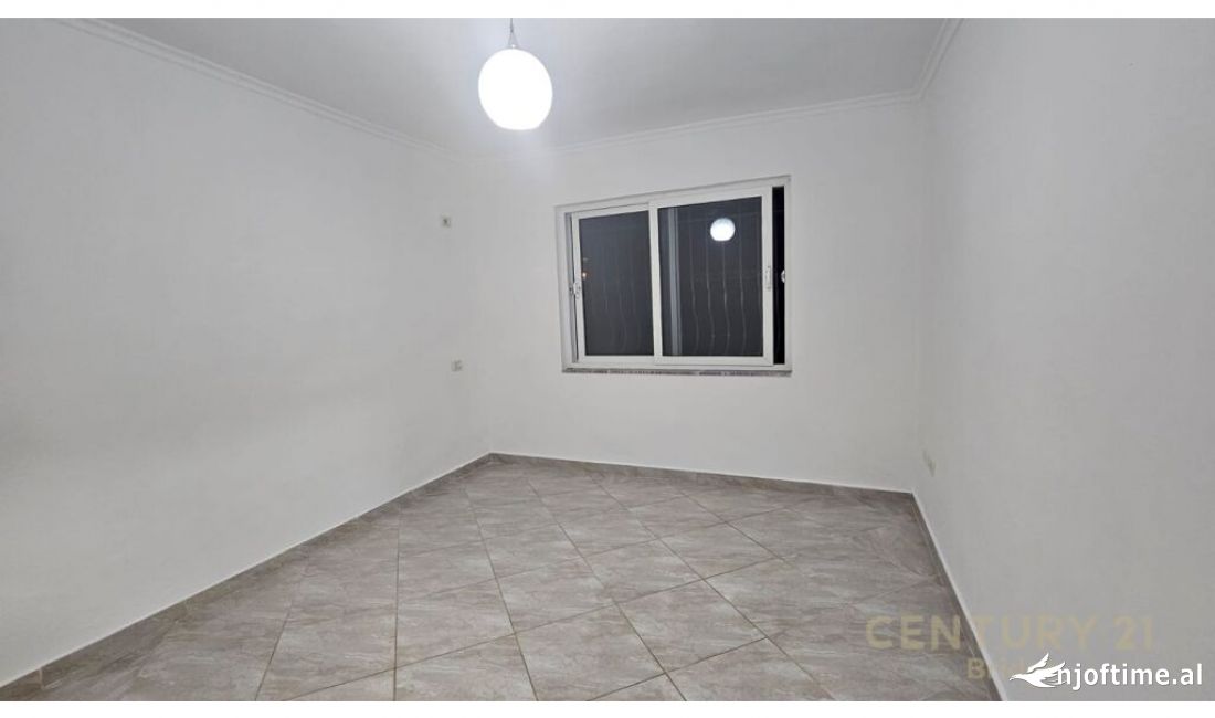Shtepi ne shitje Apartament ne Tirane, 1+1, Mobilimi Bosh, pa mobiluar, Pagesa 88,000  Euro.