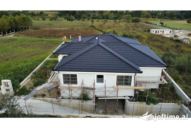 Shtepi ne shitje Vila Luksoze ne Tirane, 4+1, Mobilimi Bosh, pa mobiluar, Pagesa 650,000  Euro.