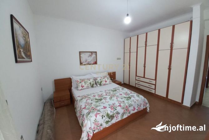 Shtepi me qera Apartament ne Tirane, 3+1, Mobilimi E mobiluar, Pagesa 700  Euro.