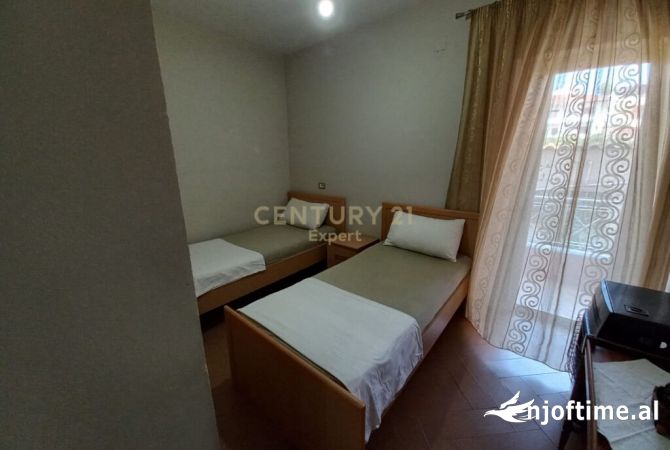 Shtepi me qera Apartament ne Tirane, 3+1, Mobilimi E mobiluar, Pagesa 700  Euro.