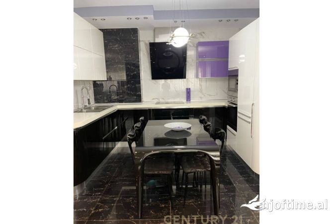 Shtepi me qera 3+1 ne Tirane - 1,500 Euro