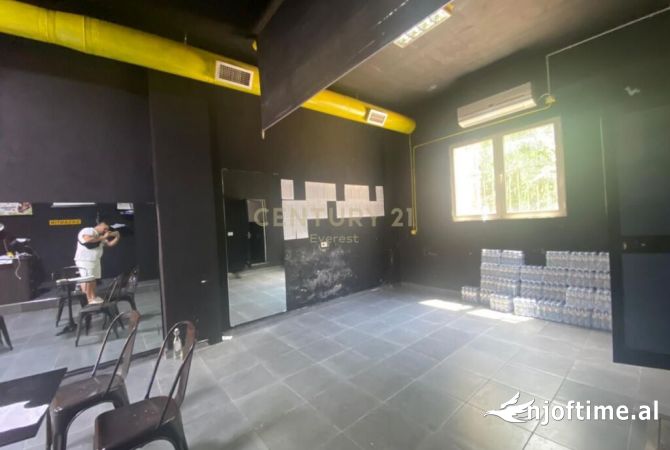Ambient biznesi me qera 3+1 ne Tirane - 400 Euro