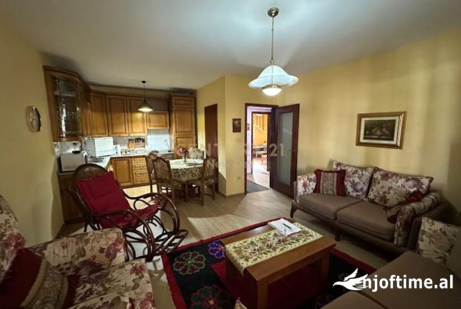 Shtepi me qera 2+1 ne Tirane - 800 Euro