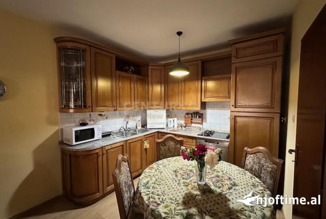 Shtepi me qera 2+1 ne Tirane - 800 Euro