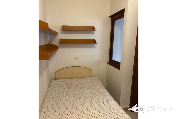 Shtepi me qera Duplex(shtepi me 2 kate) ne Tirane, 2+1, Mobilimi E mobiluar, Pagesa 600  Euro.