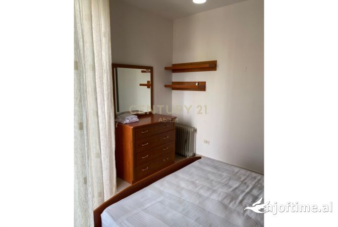 Shtepi me qera Duplex(shtepi me 2 kate) ne Tirane, 2+1, Mobilimi E mobiluar, Pagesa 600  Euro.