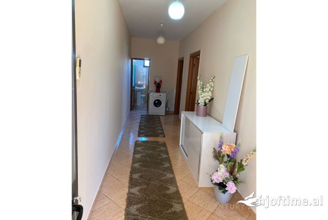 Shtepi me qera Vila Luksoze ne Tirane, 2+1, Mobilimi E mobiluar, Pagesa 600  Euro.