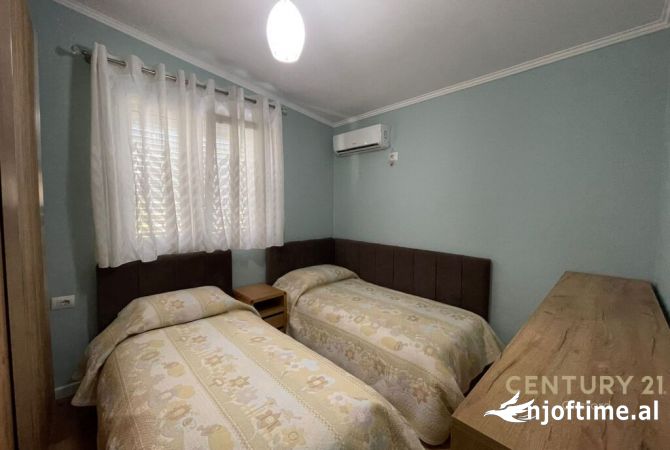 Shtepi me qera Shtepi Private ne Tirane, 3+1, Mobilimi E mobiluar, Pagesa 1,200  Euro.