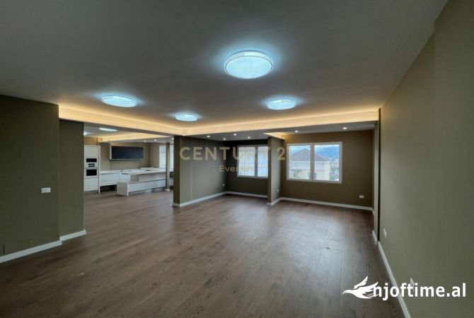 Ambient biznesi me qera 3+1 ne Tirane - 5,000 Euro