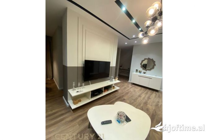 Shtepi me qera 3+1 ne Tirane - 1,700 Euro