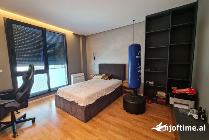 Shtepi me qera 3+1 ne Tirane - 2,300 Euro