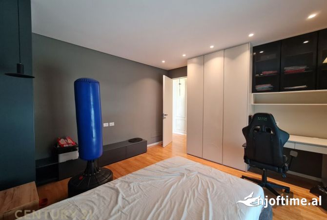 Shtepi me qera Apartament ne Tirane, 3+1, Mobilimi E mobiluar, Pagesa 2,300  Euro.