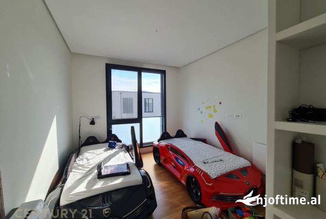 Shtepi me qera Apartament ne Tirane, 3+1, Mobilimi E mobiluar, Pagesa 2,300  Euro.