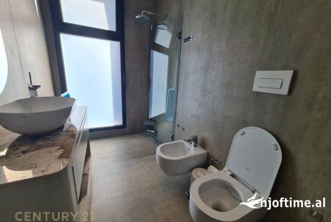 Shtepi me qera Apartament ne Tirane, 3+1, Mobilimi E mobiluar, Pagesa 2,300  Euro.