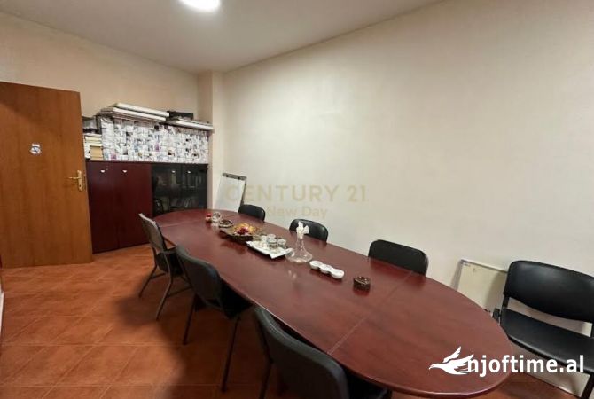 Ambient biznesi me qera 3+1 ne Tirane - 500 Euro