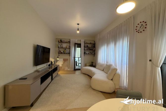 Shtepi me qera 2+1 ne Tirane - 2,000 Euro
