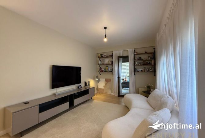 Shtepi me qera 2+1 ne Tirane - 2,000 Euro