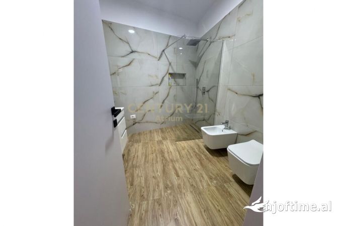 Shtepi me qera Apartament ne Tirane, 3+1, Mobilimi E mobiluar, Pagesa 550  Euro.