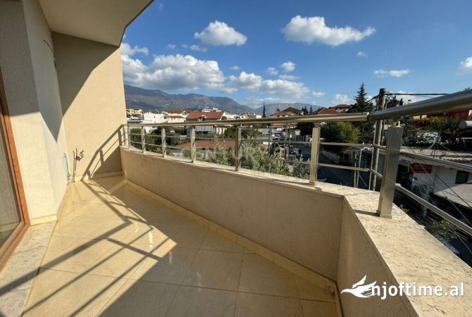 Shtepi me qera Apartament ne Tirane, 3+1, Mobilimi E mobiluar, Pagesa 500  Euro.