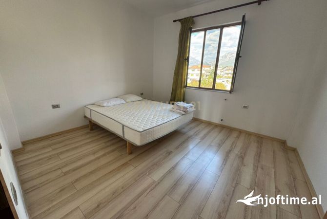 Shtepi me qera Apartament ne Tirane, 3+1, Mobilimi E mobiluar, Pagesa 500  Euro.