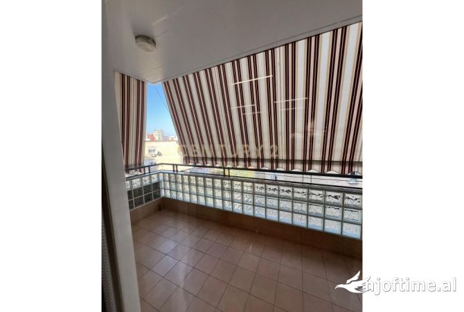 Shtepi me qera Apartament ne Tirane, 2+1, Mobilimi E mobiluar, Pagesa 1,200  Euro.