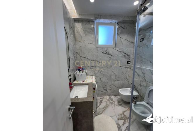 Shtepi me qera Apartament ne Tirane, 2+1, Mobilimi E mobiluar, Pagesa 1,200  Euro.