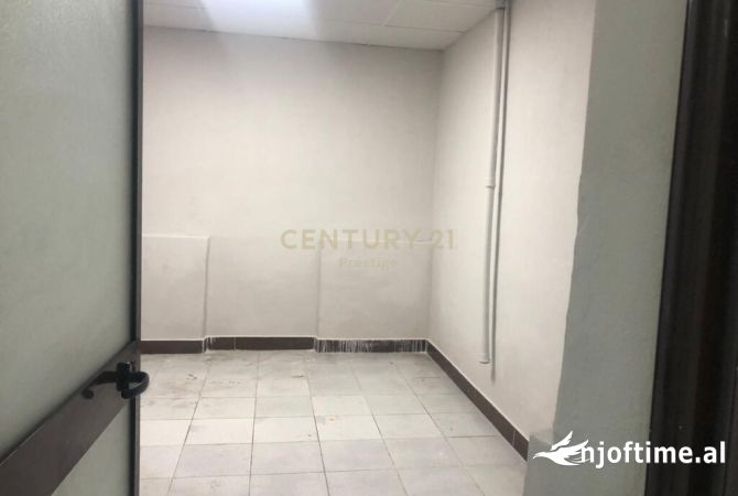 Ambient biznesi me qera 4+1 ne Tirane - 350 Euro