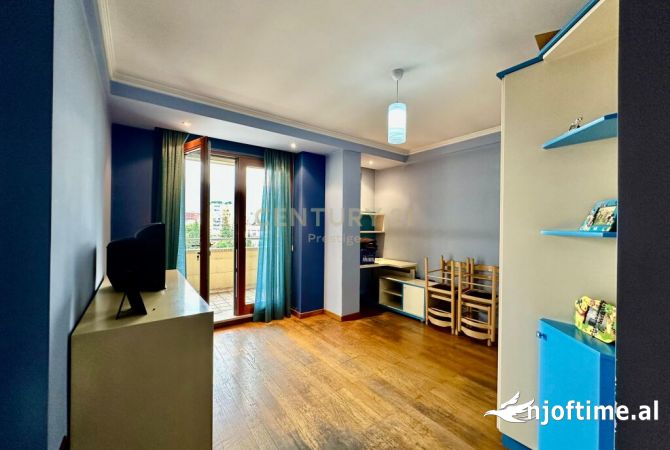 Shtepi me qera Apartament ne Tirane, 3+1, Mobilimi E mobiluar, Pagesa 1,300  Euro.