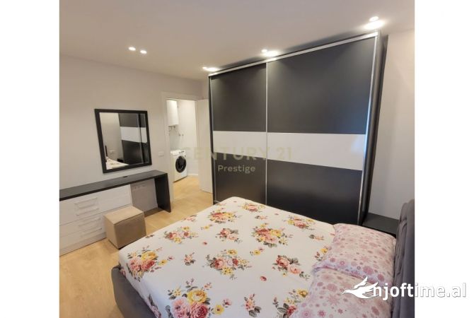 Shtepi ne shitje Apartament ne Tirane, 2+1, Mobilimi E mobiluar, Pagesa 250,000  Euro.