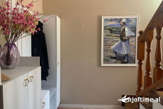 Shtepi ne shitje Vila Luksoze ne Tirane, 3+1, Mobilimi E mobiluar, Pagesa 370,000  Euro.