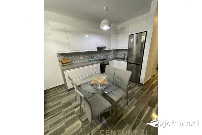Shtepi me qera Apartament ne Tirane, 1+1, Mobilimi E mobiluar, Pagesa 550  Euro.