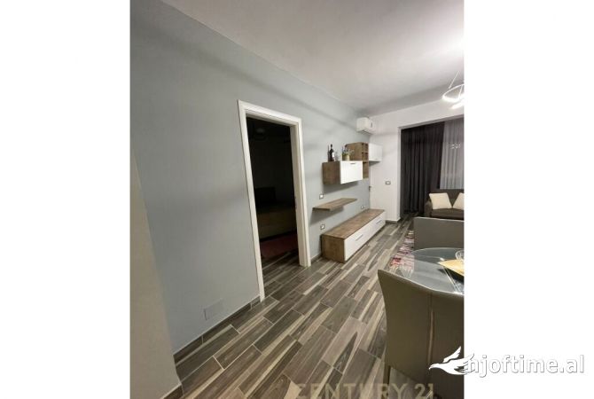 Shtepi me qera Apartament ne Tirane, 1+1, Mobilimi E mobiluar, Pagesa 550  Euro.
