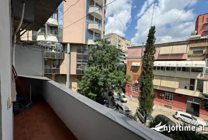 Shtepi ne shitje Apartament ne Tirane, Garsoniere, Mobilimi E mobiluar, Pagesa 100,000  Euro.