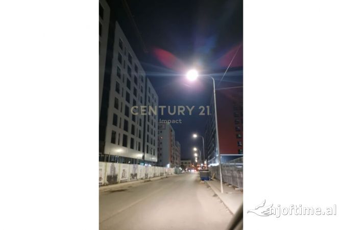 JAPIM ME QIRA AMBJENT KOMERCIAL, BULEVARDI I RI NE POZICION KORNER